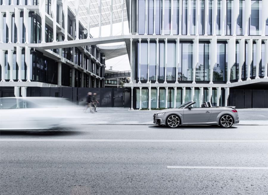  Audi TT RS Roadster (8S) 2016 года  (WW) (фото 8 из 57)